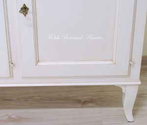 Classic style wooden sideboard with 3 doors and 3 drawers in antique white finish